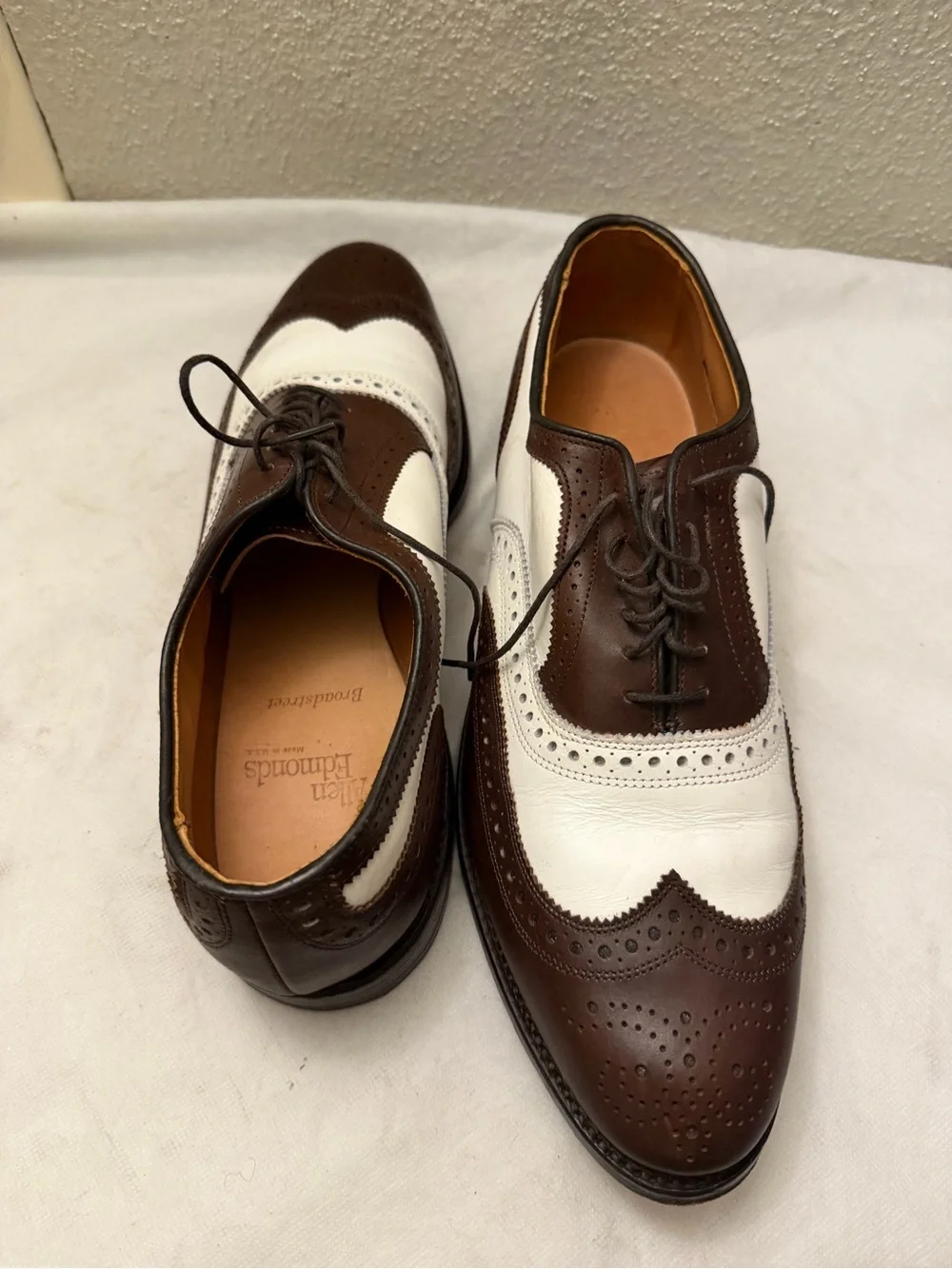 Allen Edmonds Brown and White Two-Tone Wingtip Oxfords, pre-owned,SZ9